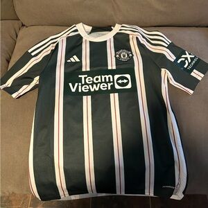 manchester united soccer jersey size 15-16y